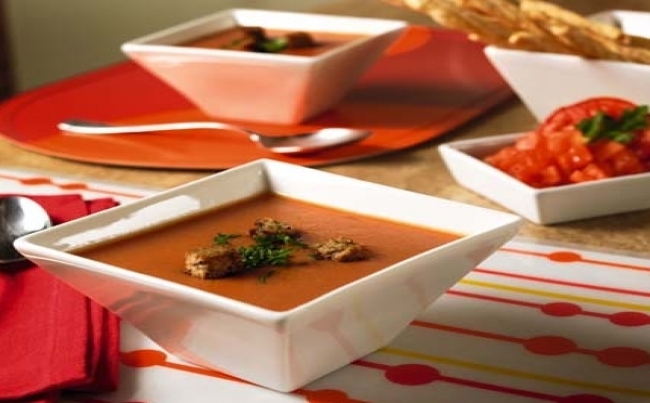 Sopa de tomate y albahaca